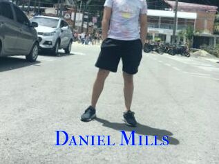 Daniel_Mills